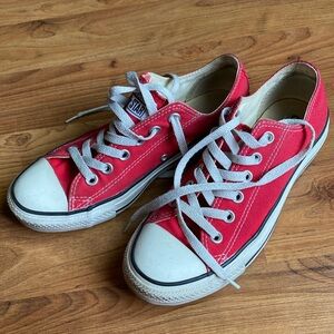 Chucks Women’s 7.5